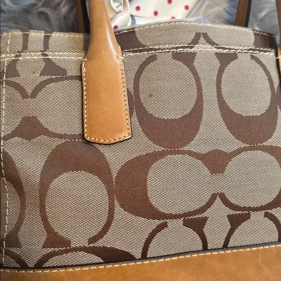 Coach purse with Bow Accent - Picture 4 of 8